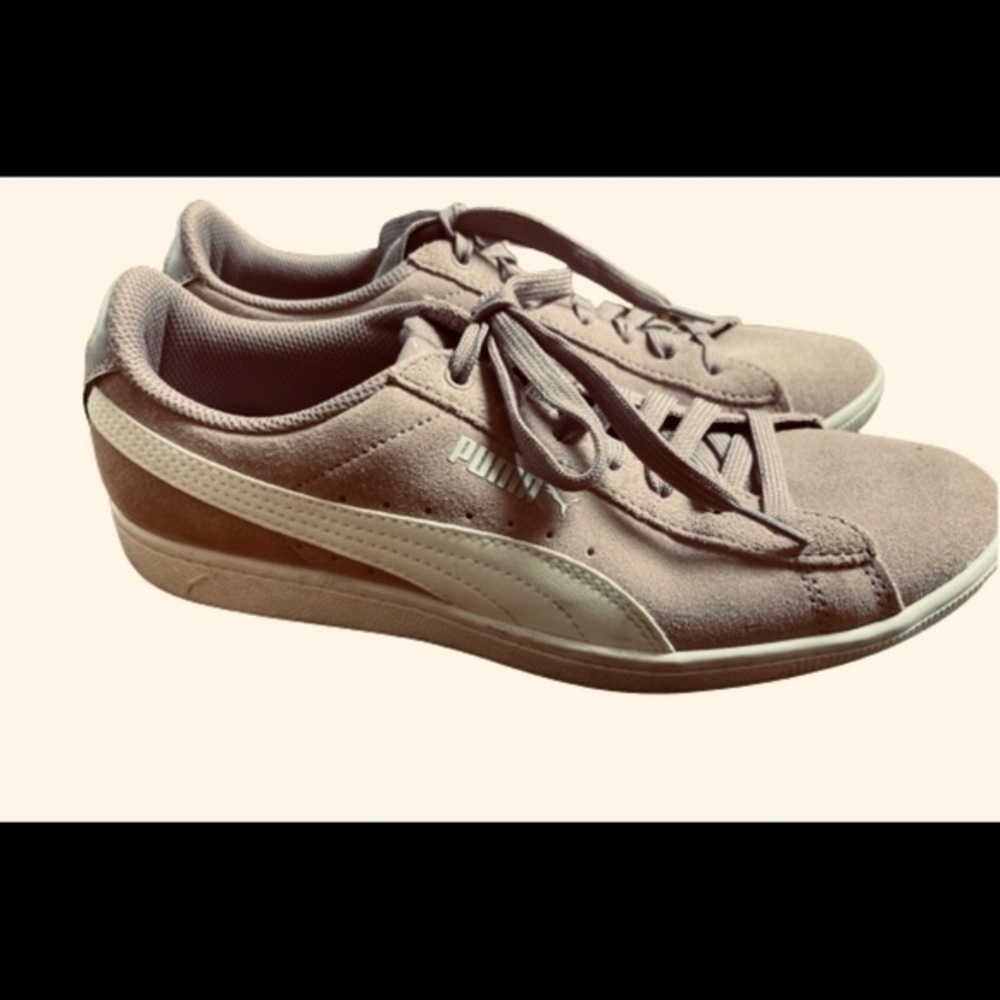PUMA Ladies Vikky Suede Athletic Sneakers Shoes - Picture 2 of 10